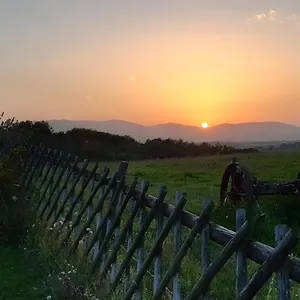 https://une-pause-sur-la-colline.hotels-rhonealpes.com